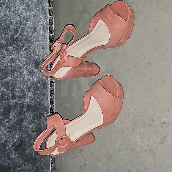New! Dusty Rose Faux Suede Peep Toe Ankle Strap Chunky Heels size 6 - Picture 1 of 6